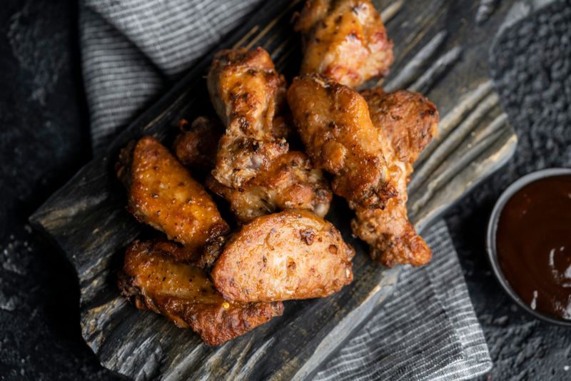 Crispy chicken wings with dipping sauce